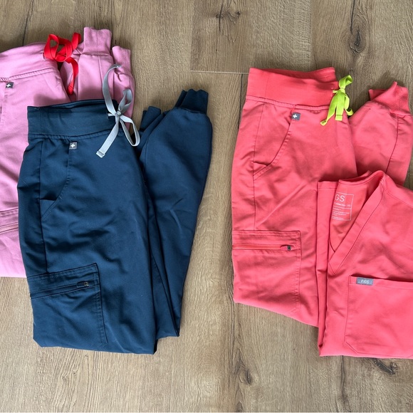 FIGS Scrubs - Picture 3 of 15